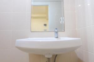 Strategic and Comfortable 1BR Apartment at Parahyangan Residence By Travelio