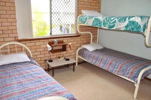 Travellers Palms no 8 - Bring your own linen.