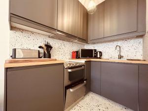 Studio cabine 4 pers. à Monêtier-les-Bains, parking, balcon avec vue montagne - FR-1-330F-242
