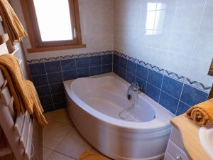 Chalet spacieux pour 10 pers près des pistes et parking privé - FR-1-467-135