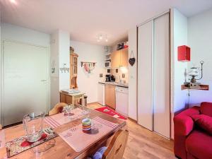 Appartement lumineux au pied des pistes avec balcon - FR-1-267-302