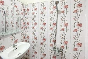 RedDoorz near Grage Mall Cirebon