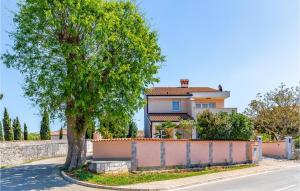 Two-Bedroom Apartment In Fazana