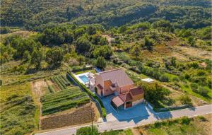 Three-Bedroom Apartment In Donja Ostrvica