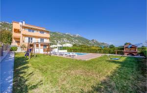 Three-Bedroom Apartment In Donja Ostrvica