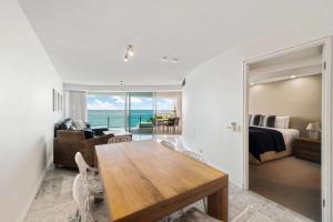 Sirocco 702, amazing ocean views for this contempory apartment in the heart of Mooloolaba