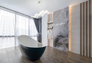 Saturn Hotel