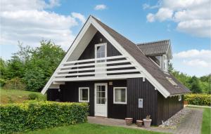 Awesome Home In Glesborg With Wifi