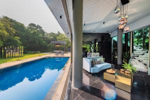 SaffronStays Glasshouse 91 - 4BR luxury villa with pool, art installations, lawns & outdoor dining