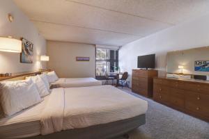 MP522 Mountain Plaza Hotel Room