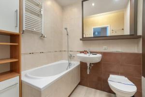 Cozy Apartment Remote Work by Noclegi Renters