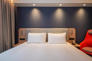 Standard King Room room in Holiday Inn Express Gent an IHG Hotel