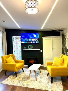 2 Private Bedroom Suites with Hot Tub