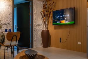 Aeon Towers Private Residential Apartments I Next to Abreeza Ayala Malls I Prime Location l Fast Wifi l Free Pool I Managed by Bleuspace