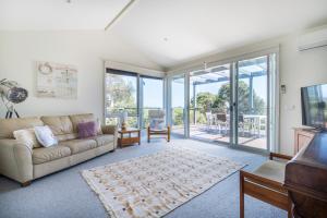 Treetop Tides - Scenic Tootgarook Coastal Getaway