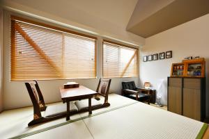 Retro-modern furniture with Tatami bed Small house 50m2 Osaka