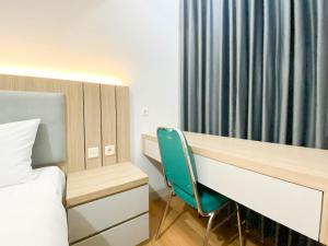 Comfort and Cozy Stay 1BR at The Alton Apartment By Travelio