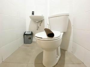 Comfort and Cozy Stay 1BR at The Alton Apartment By Travelio