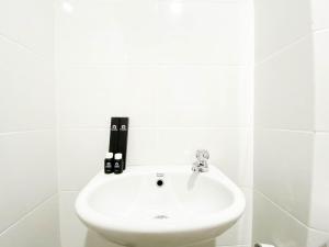 Comfort and Cozy Stay 1BR at The Alton Apartment By Travelio