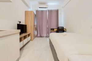 Great Deal and Comfortable Studio at Sky House BSD Apartment By Travelio