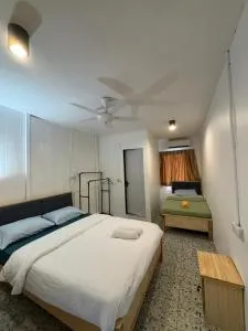 5 Minutes Airport Lodge - Kampong Patagas