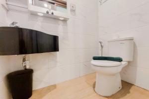 Simple and Cozy Stay Studio Sky House Alam Sutera Apartment By Travelio