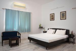 Casa Romana- Indulgent Comfort in Lake and Hill View Rooms