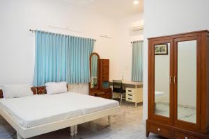 Casa Romana- Indulgent Comfort in Lake and Hill View Rooms