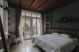 HIDDEN GEM*HEART of THE OLD QUARTER*5BR*FULL HOUSE