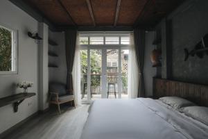 HIDDEN GEM*HEART of THE OLD QUARTER*5BR*FULL HOUSE