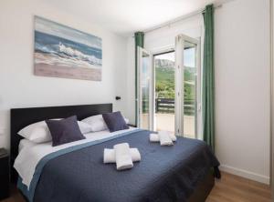 S Sea Apartment with Terrace