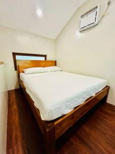 Tiny Hideaway Luna House with free 2 motorbikes