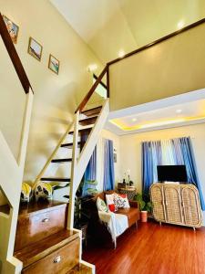 Tiny Hideaway Luna House with free 2 motorbikes