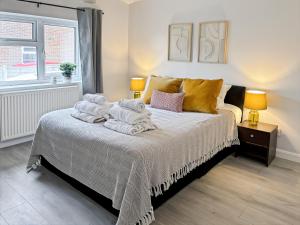 Cozy Hideaway With Hot Tub Sauna Sleeps 7