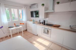 Appartements Lumineux Studio tout equipe : photos des chambres