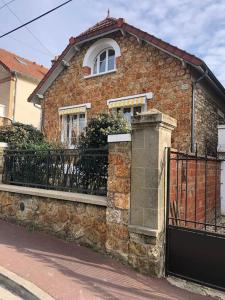 Villas Maison d-architecte Ermont a 20 minutes de Paris : Villa