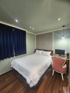 Phòng Giường Đôi Có Phòng Tắm Riêng (Double Room with Private Bathroom)