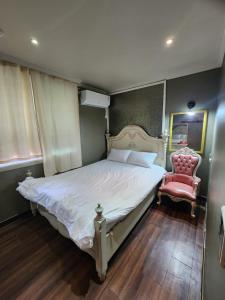 Phòng Giường Đôi Có Phòng Tắm Riêng (Double Room with Private Bathroom)