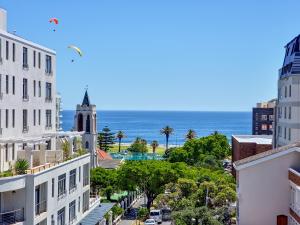 Trendy apartment with sea Views and excellent location