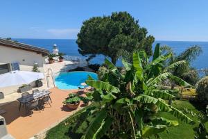 Villetta con Piscina su Terrazza vista mare