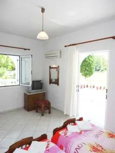 Lazanis Studios Apartments - Kalpaki