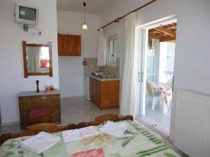 Lazanis Studios Apartments