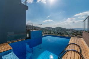 Villa Azzura with sea view & private pool at Athens Riviera