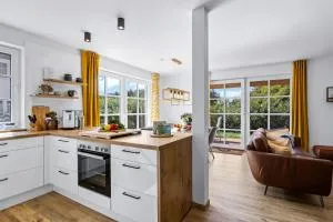 "Dünenrose" und "Tuttelduuv" unter Reet mit Kamin und Garten - Rakow