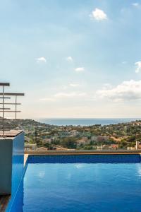 Villa Azzura with sea view & private pool at Athens Riviera
