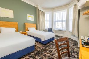Standard Twin Room room in Citrus Hotel Eastbourne by Compass Hospitality
