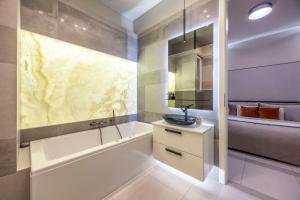 Luxurious High-End Grand Suite on the St Stephen Road