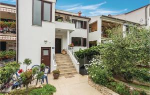 Gorgeous Apartment In Porec With Kitchen 