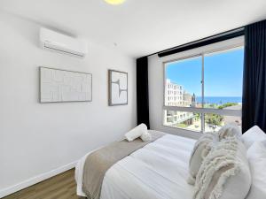 Trendy apartment with sea Views and excellent location