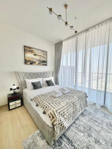 Sleek 1br In Jvc Free Parking Pool & Balcony